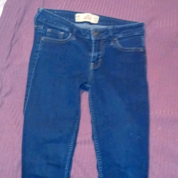 Hollister 0R - Picture 1 of 2